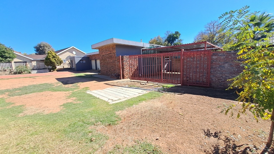4 Bedroom Property for Sale in Fichardt Park Free State